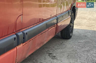Грузовой фургон Renault Master 2000 в 