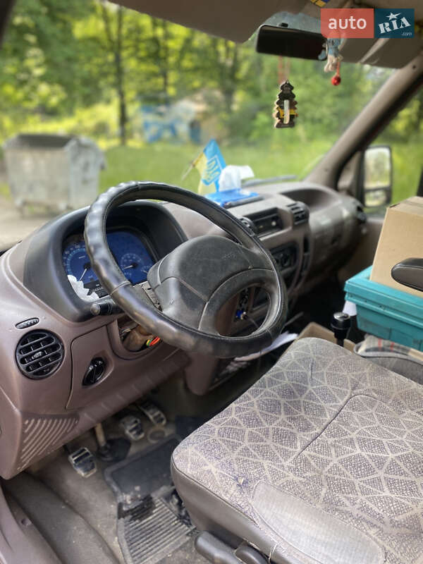 Грузовой фургон Renault Master 2000 в Дрогобыче