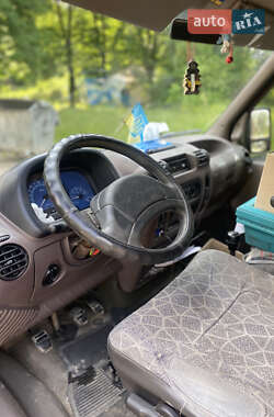 Грузовой фургон Renault Master 2000 в 