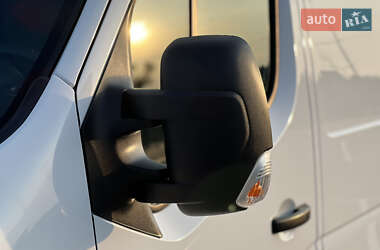 Вантажний фургон Renault Master 2022 в 