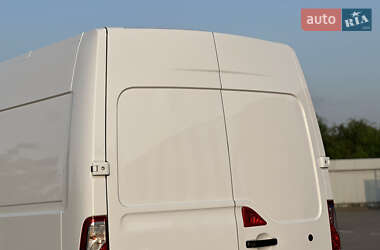 Вантажний фургон Renault Master 2022 в 