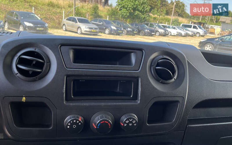 Вантажний фургон Renault Master 2012 в Стрию