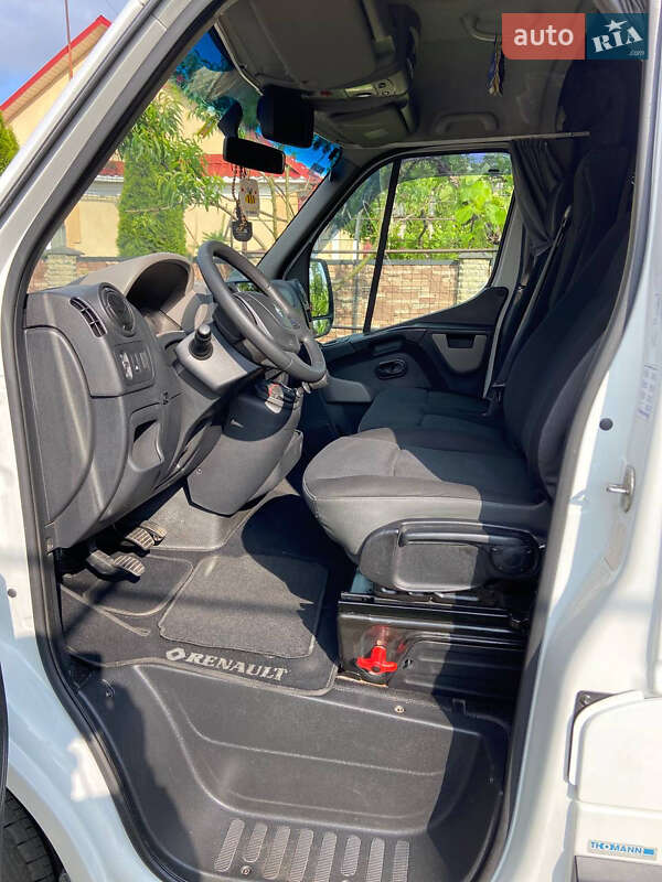 Автовоз Renault Master 2013 в Радивилове