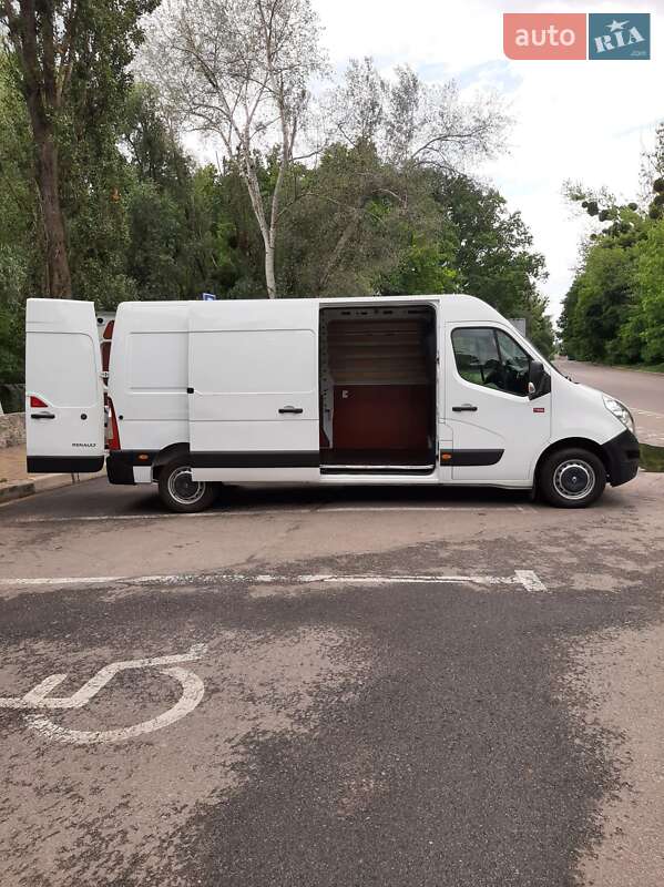 Вантажний фургон Renault Master 2016 в Полтаві