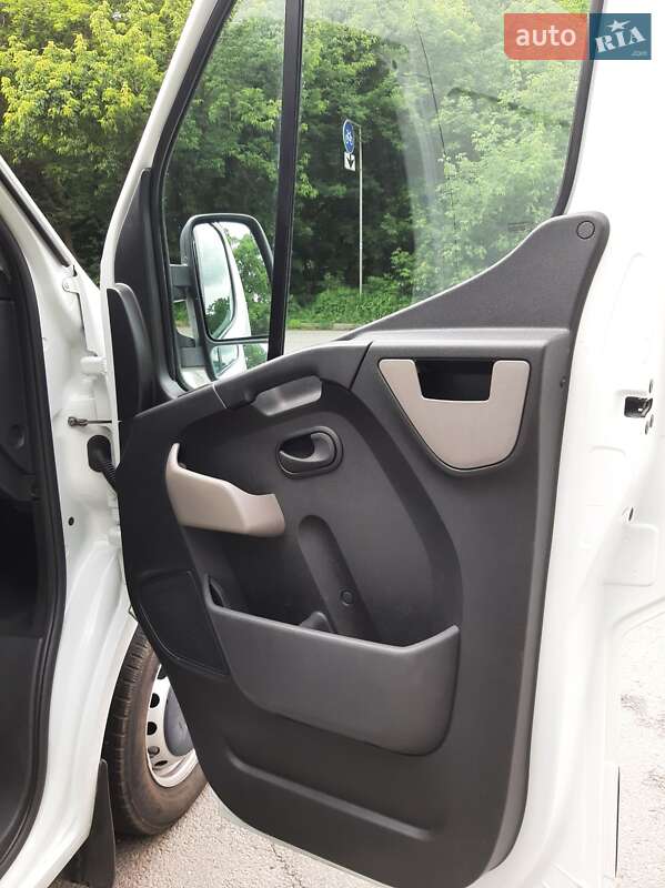Вантажний фургон Renault Master 2016 в Полтаві