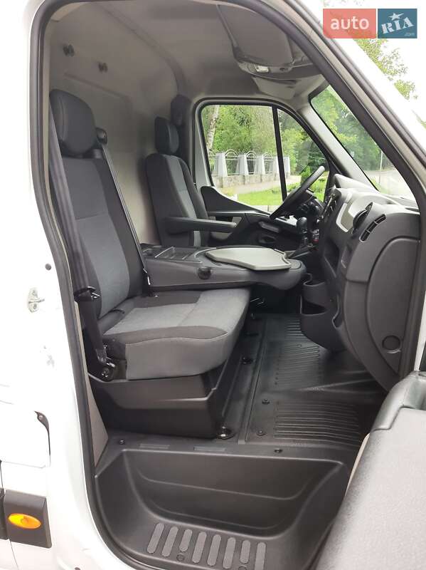 Вантажний фургон Renault Master 2016 в Полтаві
