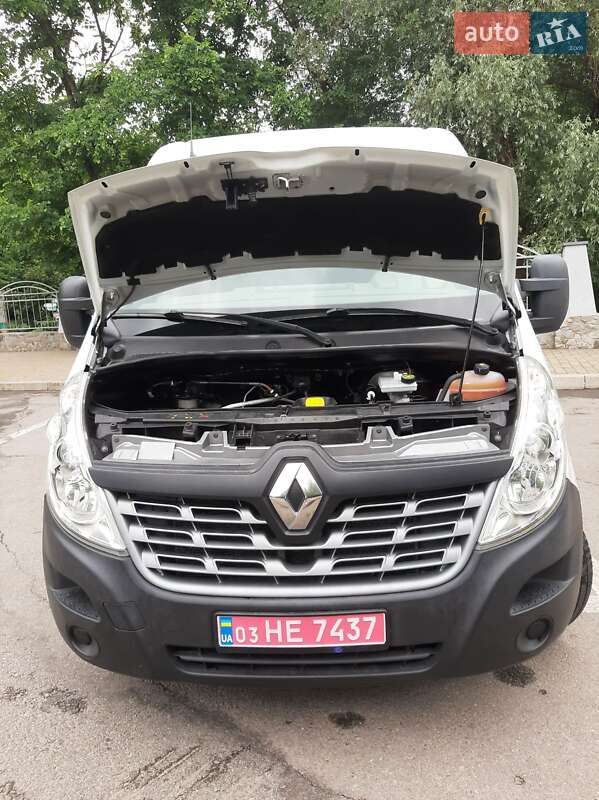 Вантажний фургон Renault Master 2016 в Полтаві