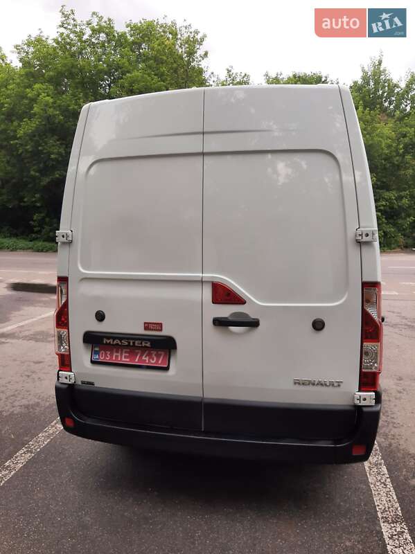 Вантажний фургон Renault Master 2016 в Полтаві