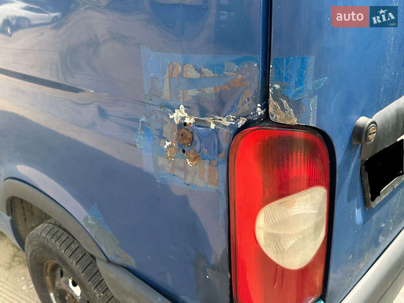 Вантажний фургон Renault Master 2005 в Львові