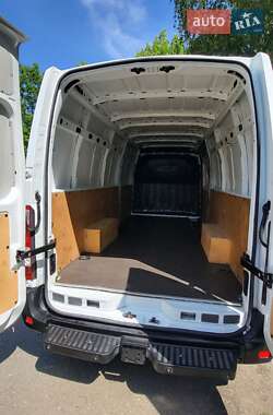 Грузовой фургон Renault Master 2015 в 