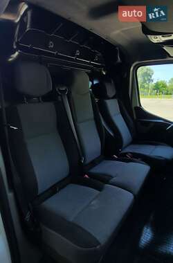 Грузовой фургон Renault Master 2015 в 