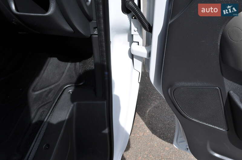 Грузопассажирский фургон Renault Master 2018 в Киеве