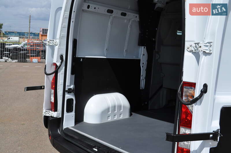 Грузопассажирский фургон Renault Master 2018 в Киеве