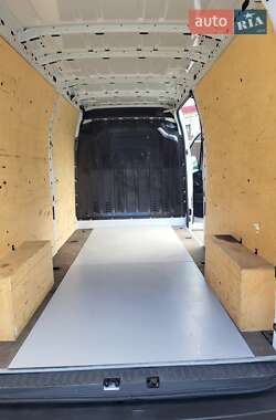Грузовой фургон Renault Master 2019 в 