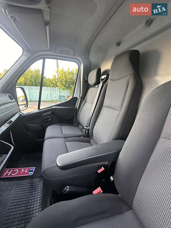 Вантажний фургон Renault Master 2020 в Дубні