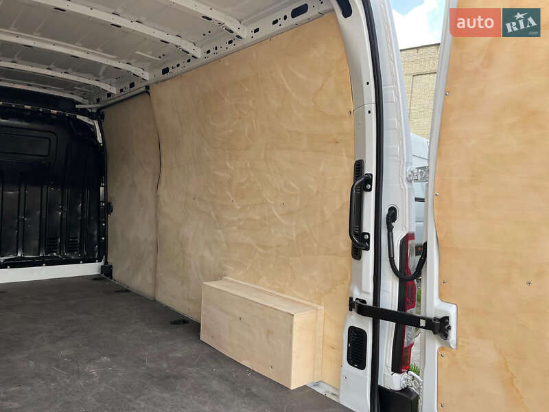 Вантажний фургон Renault Master 2020 в Дубні