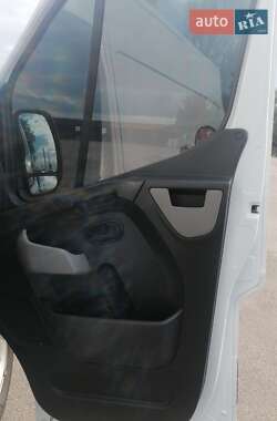 Грузовой фургон Renault Master 2015 в 