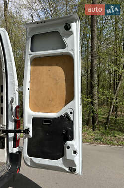 Грузовой фургон Renault Master 2013 в 