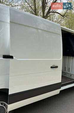 Грузовой фургон Renault Master 2013 в 