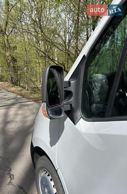Грузовой фургон Renault Master 2013 в 