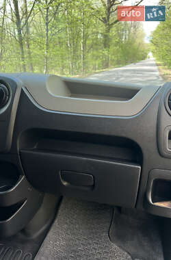 Грузовой фургон Renault Master 2013 в 