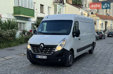Вантажний фургон Renault Master 2015 в Рівному