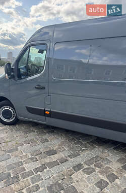 Грузовой фургон Renault Master 2023 в 