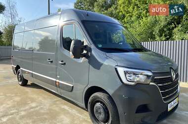 Грузовой фургон Renault Master 2023 в 