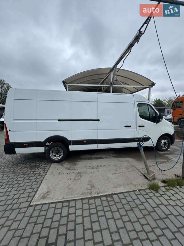 Вантажний фургон Renault Master 2011 в Львові