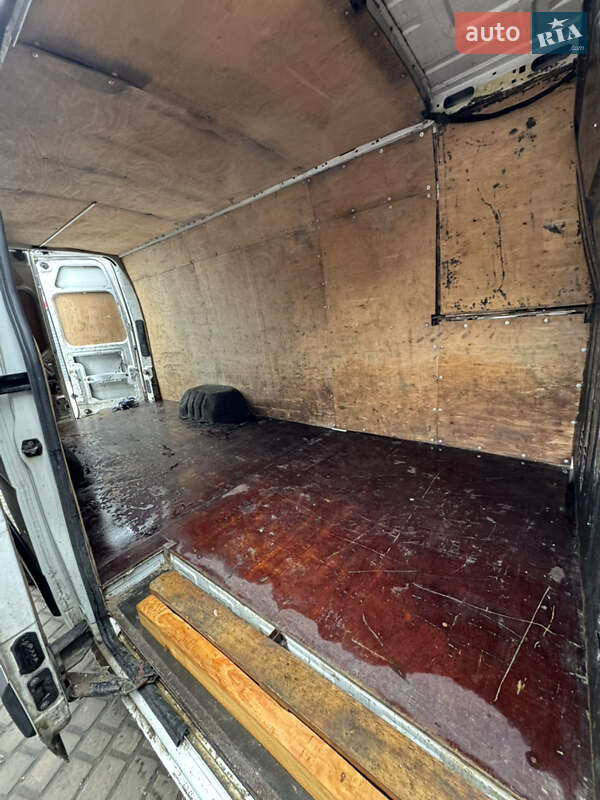 Вантажний фургон Renault Master 2011 в Львові