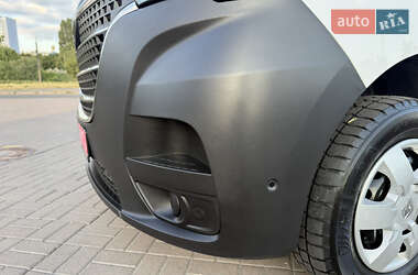 Грузовой фургон Renault Master 2022 в 