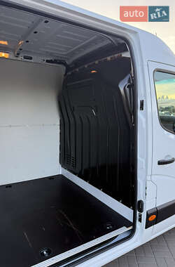 Грузовой фургон Renault Master 2022 в 
