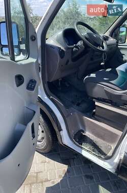 Микроавтобус Renault Master 2000 в 