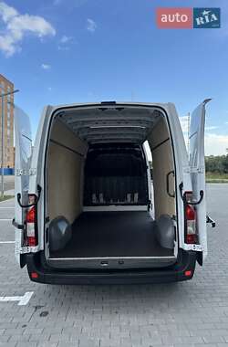 Грузовой фургон Renault Master 2022 в 