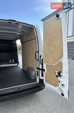 Грузовой фургон Renault Master 2022 в 