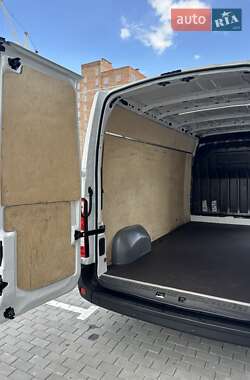 Грузовой фургон Renault Master 2022 в 