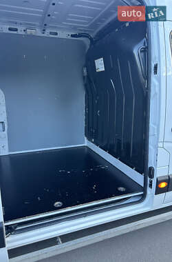 Грузовой фургон Renault Master 2020 в 