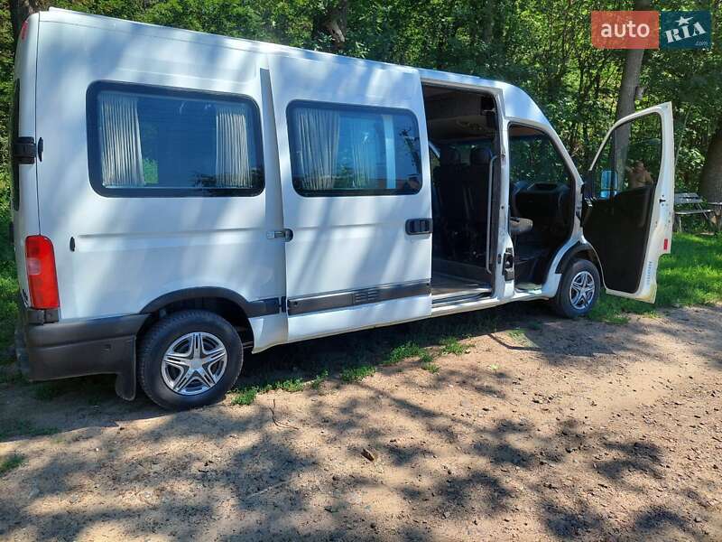 Мікроавтобус Renault Master 2000 в Будах