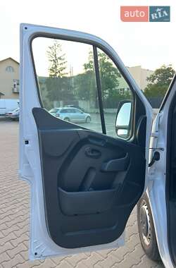 Грузовой фургон Renault Master 2023 в 