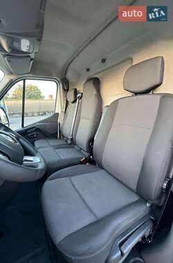 Грузовой фургон Renault Master 2023 в 