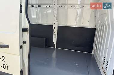 Грузовой фургон Renault Master 2012 в 