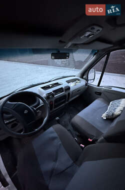 Грузовой фургон Renault Master 2003 в 