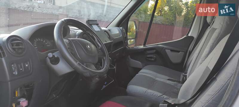 Грузовой фургон Renault Master 2012 в Бучаче