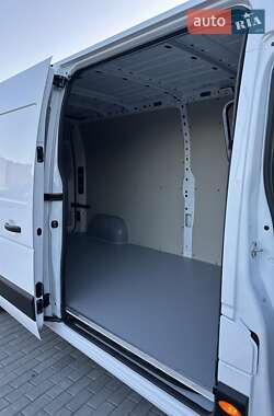 Грузовой фургон Renault Master 2021 в 