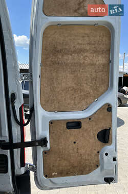Грузовой фургон Renault Master 2012 в 