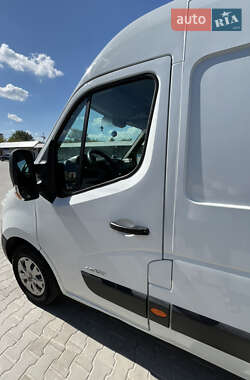 Грузовой фургон Renault Master 2012 в 