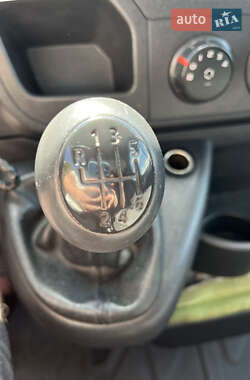 Грузовой фургон Renault Master 2012 в 