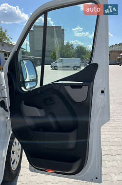 Грузовой фургон Renault Master 2012 в 