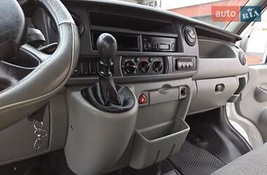 Вантажний фургон Renault Master 2008 в Рівному