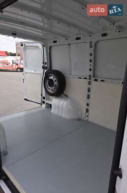 Вантажний фургон Renault Master 2008 в Рівному